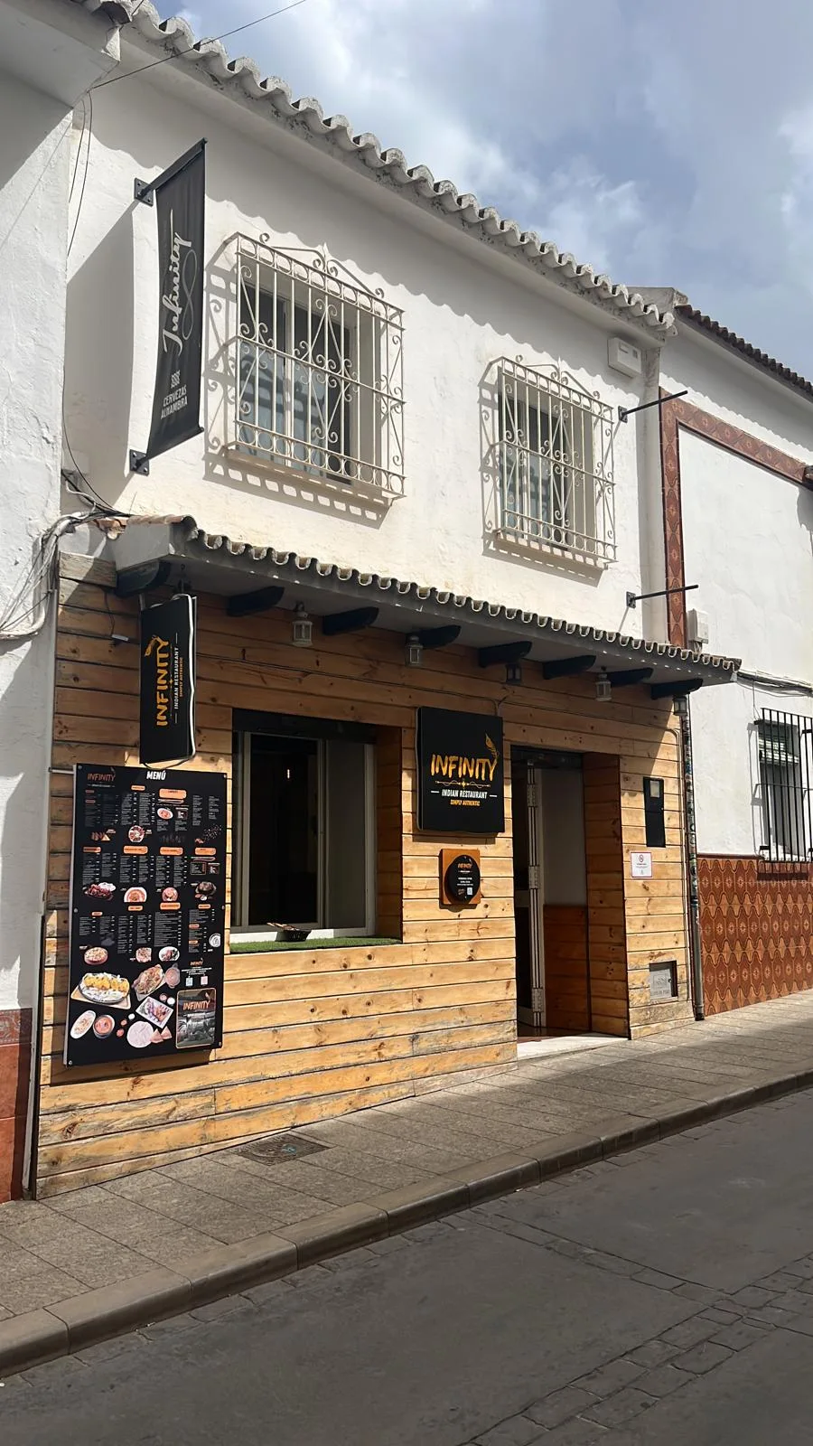 Trabajo realizado de Renovación de rótulos luminosos de Infinity Gastro Bar