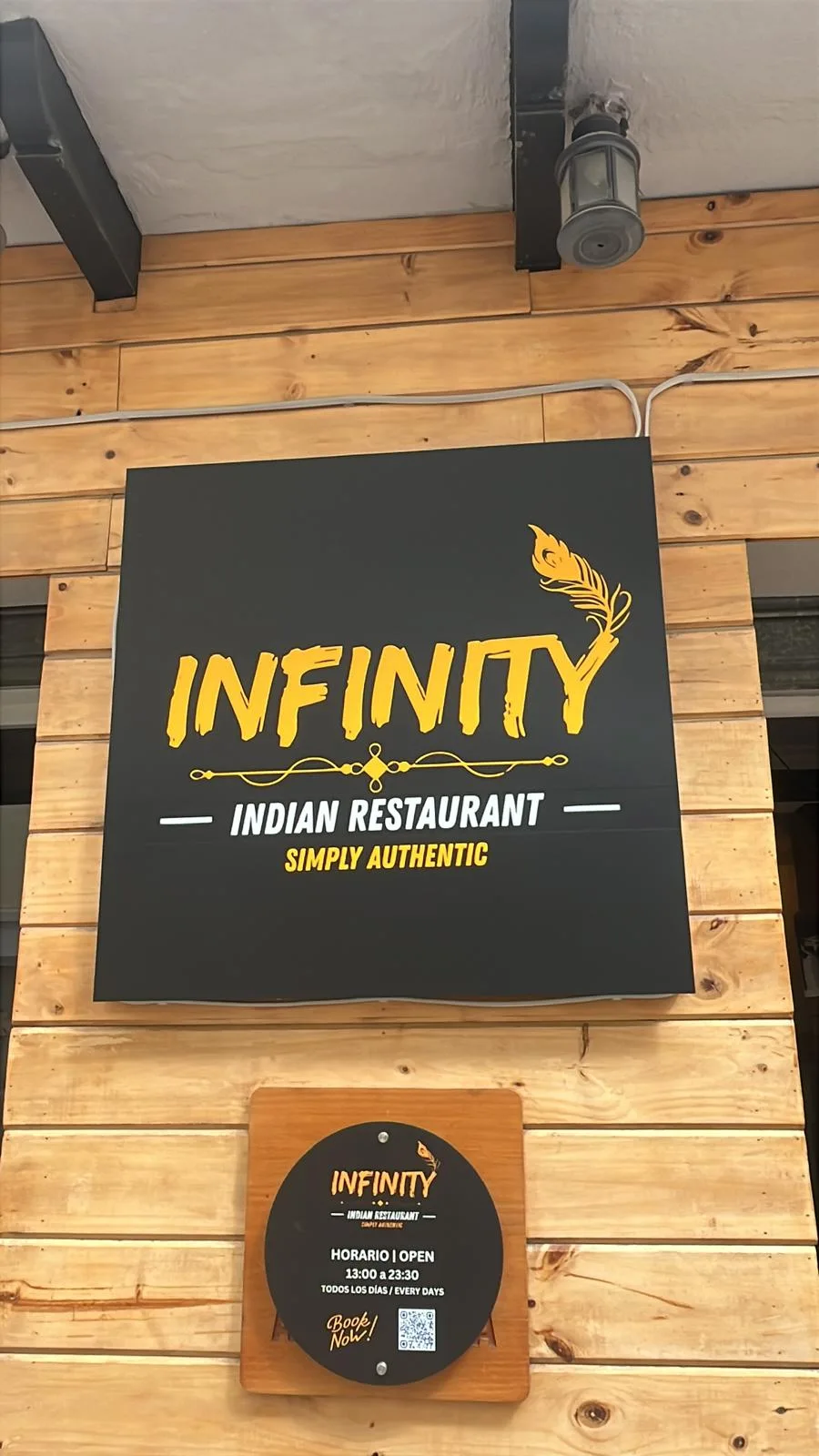 Rótulos luminosos de fachada para Renovación de rótulos luminosos de Infinity Gastro Bar