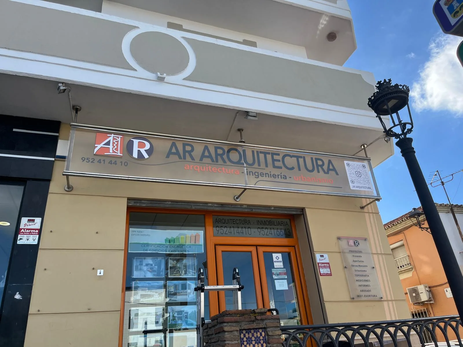 Trabajo realizado de Restauración de rótulo transparente para estudio de arquitectura