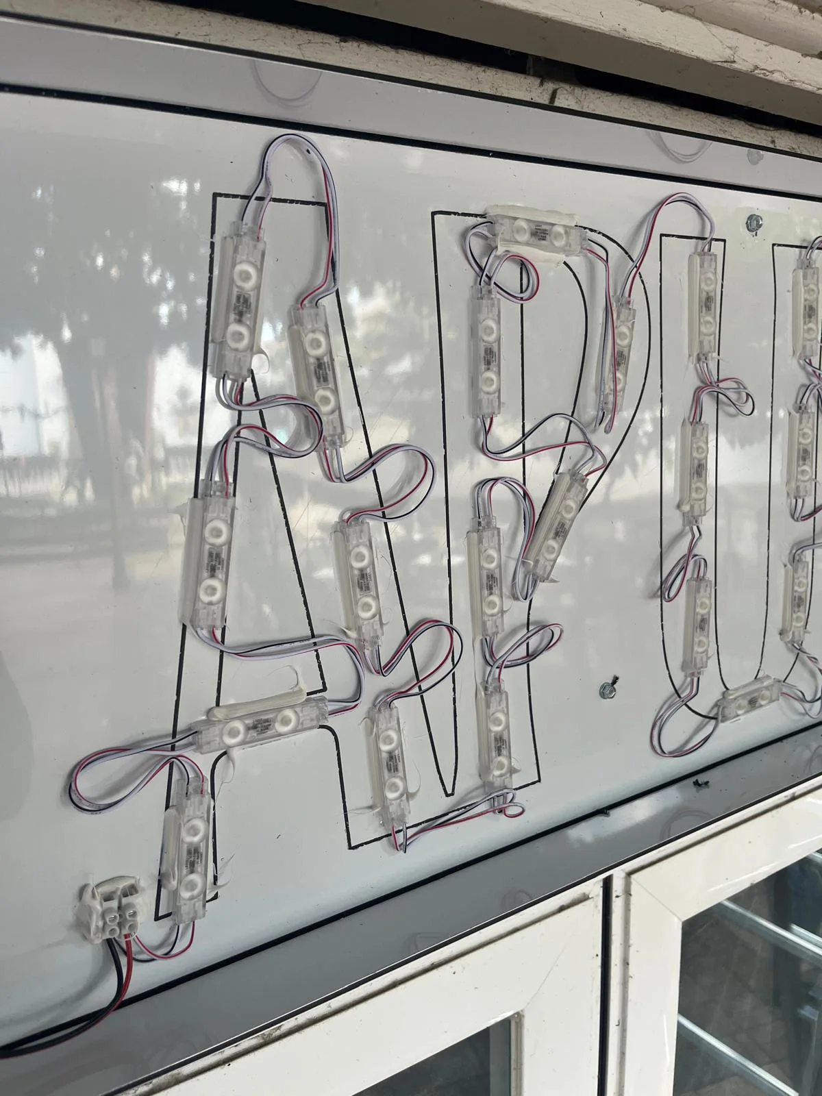 Trabajo realizado de Rótulo luminoso para Restaurante Apu en Fuengirola