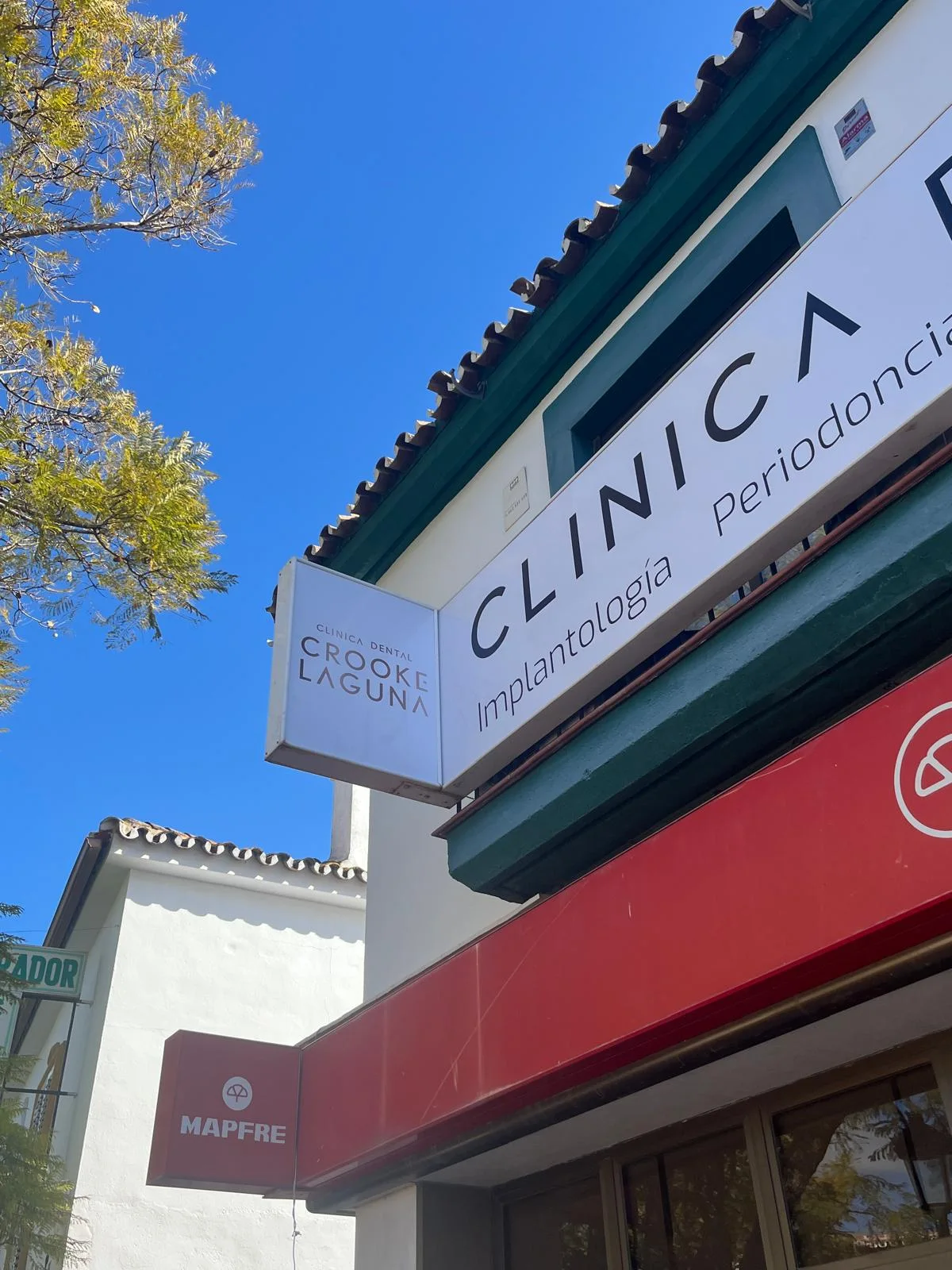 Trabajo realizado de Renovación de rótulo luminoso de Clínica Crooke en Churriana