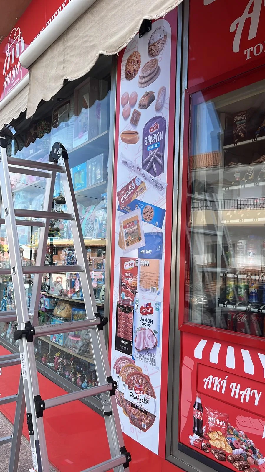 Trabajo realizado de Rotulación de máquinas expendedoras Aki Hay