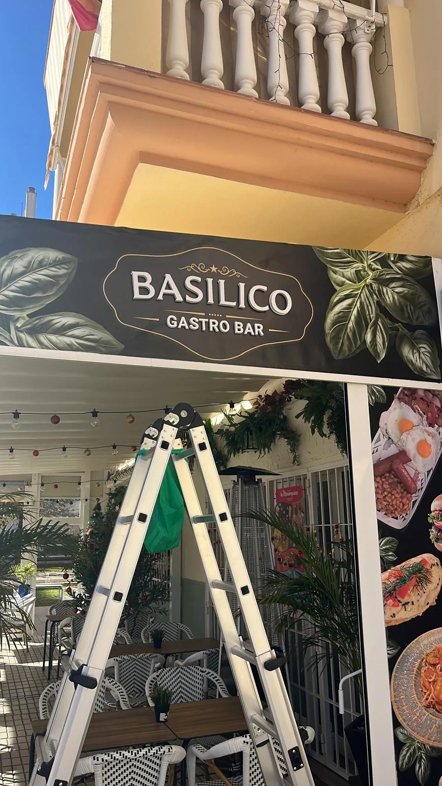 Trabajo realizado de Letras luminosas para Restaurante Basílico